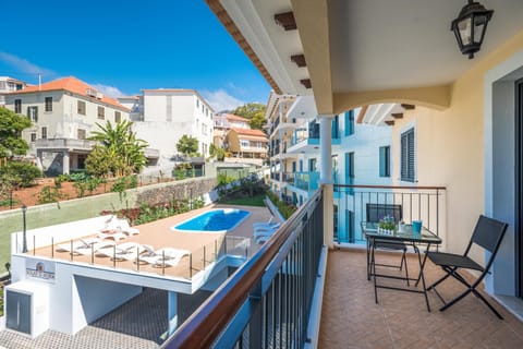 Property building, Swimming pool, Swimming pool