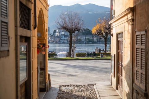 LA PERLA piccolo appartamento in piazza Apartment in Orta San Giulio