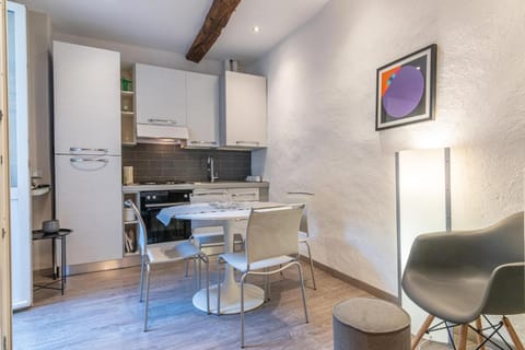 LA PERLA piccolo appartamento in piazza Apartment in Orta San Giulio