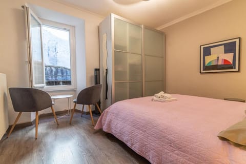 LA PERLA piccolo appartamento in piazza Apartment in Orta San Giulio