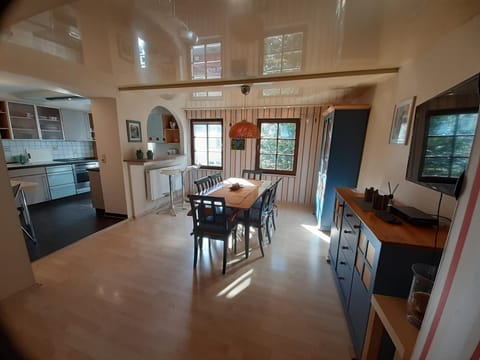 TV and multimedia, Kitchen or kitchenette, Dining area