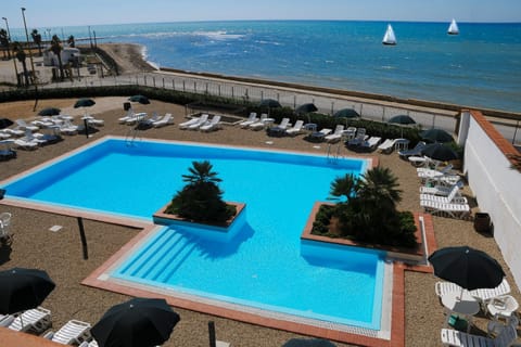 Beach, Swimming pool, Swimming pool
