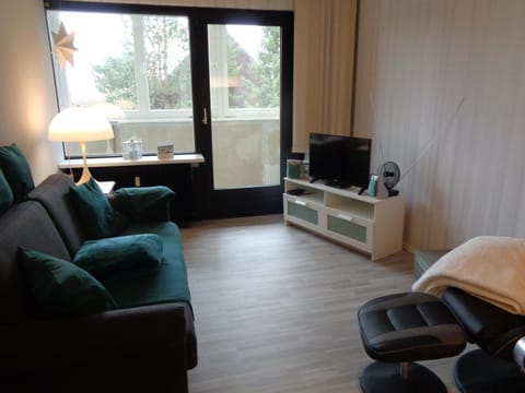 Photo of the whole room, Decorative detail, Decorative detail
