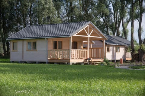 Property building, Patio, Spring, Natural landscape, BBQ facilities, Garden, Balcony/Terrace, Garden view