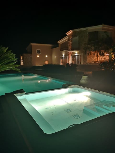 Hot Tub, Swimming pool