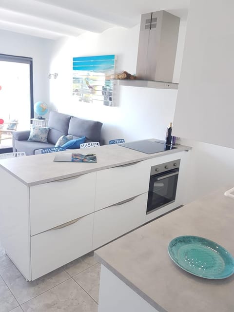 Kitchen or kitchenette, Dining area, pet friendly, stove