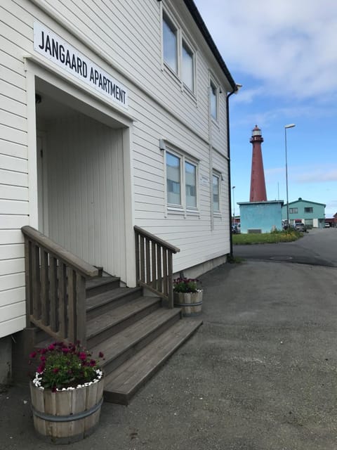 Facade/entrance, Activities