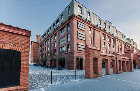 Facade/entrance, Neighbourhood