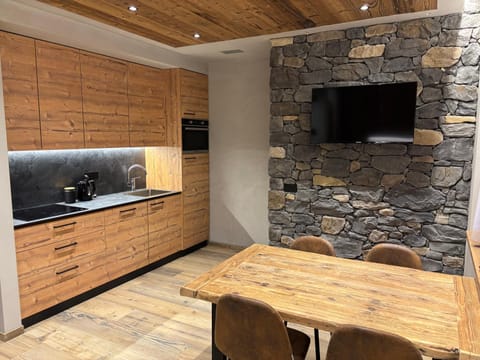 TV and multimedia, Kitchen or kitchenette, Dining area, oven