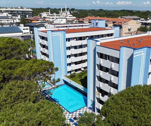 Property building, Bird's eye view, Garden, Swimming pool