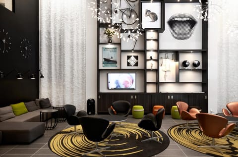 Communal lounge/ TV room, Lobby or reception