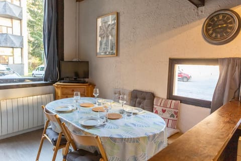 Communal lounge/ TV room, Dining area