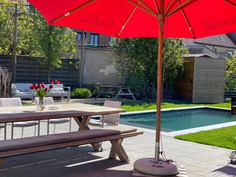 Patio, Swimming pool, Swimming pool, Drinks