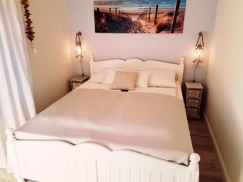 Photo of the whole room, Decorative detail, Bedroom