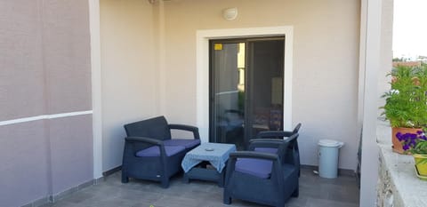 Bathroom, Balcony/Terrace, Seating area, Bedroom
