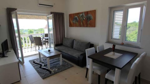 TV and multimedia, Balcony/Terrace, Living room, Seating area, Dining area, air conditioner