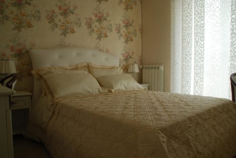Photo of the whole room, Decorative detail, Bedroom