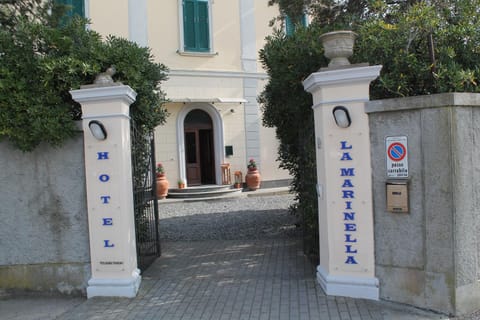 Facade/entrance