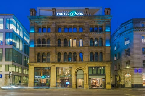 Facade/entrance, Night