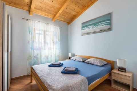 beautiful bay house Duga House in Okrug Gornji