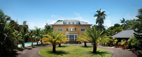 Property building, Natural landscape, Garden, Garden view, Pool view, Swimming pool