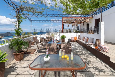 Natural landscape, Balcony/Terrace, Seating area, Dining area, Sea view