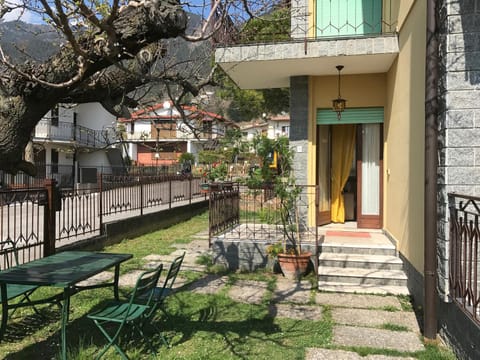 Property building, Facade/entrance, Garden