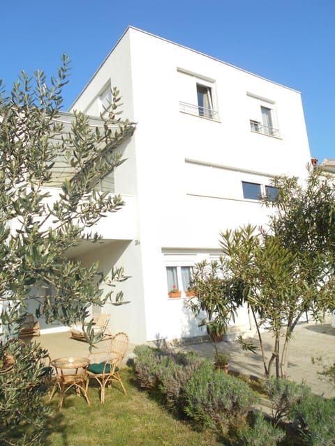 Facade/entrance, Day
