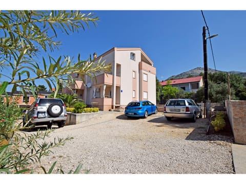 Garden, Mountain view, Street view