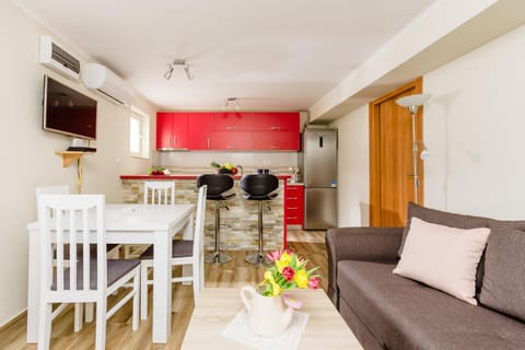 Property building, Kitchen or kitchenette, Living room