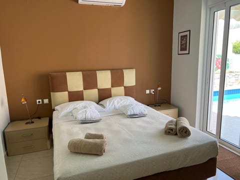 Bed, Photo of the whole room