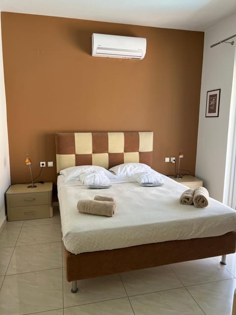 Bedroom, towels, air conditioner