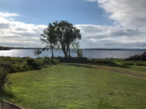 Kesh Lakeside Cottage House in County Donegal