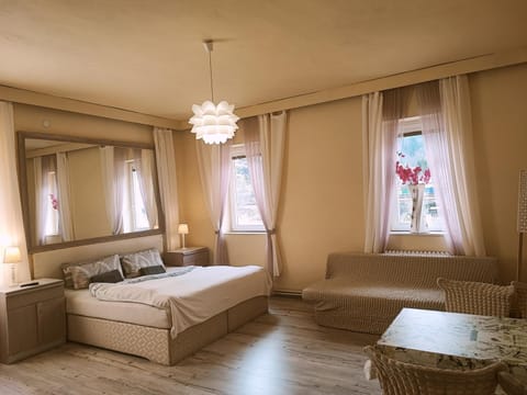 Seating area, Bedroom, Garden view, Landmark view, Mountain view