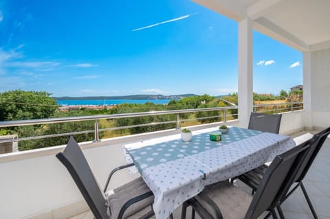 Day, View (from property/room), Balcony/Terrace, River view