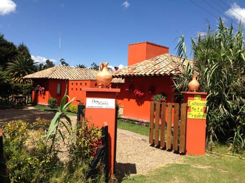 Property building, Garden, Location