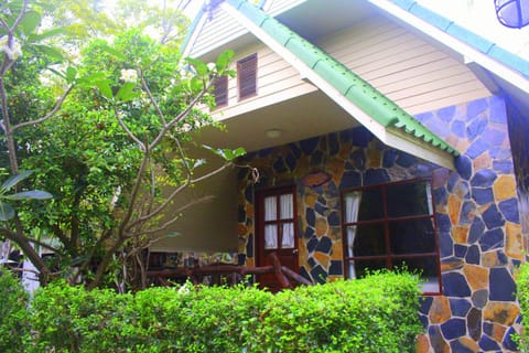 Facade/entrance, Balcony/Terrace