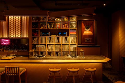 Nightclub / DJ, Lounge or bar, Evening entertainment