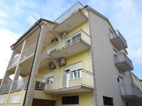 Property building, Facade/entrance