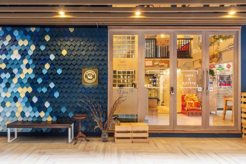 Facade/entrance