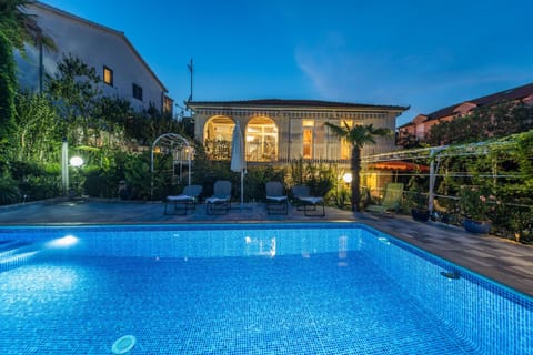 Natural landscape, Balcony/Terrace, Swimming pool, Swimming pool