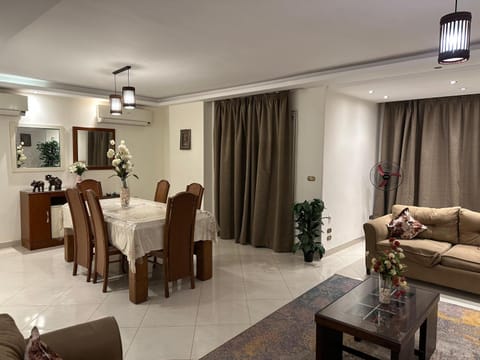 Living room, Seating area, Dining area, Dinner