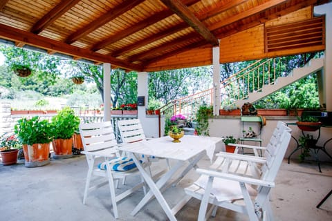 Balcony/Terrace, Seating area, On site, Mountain view