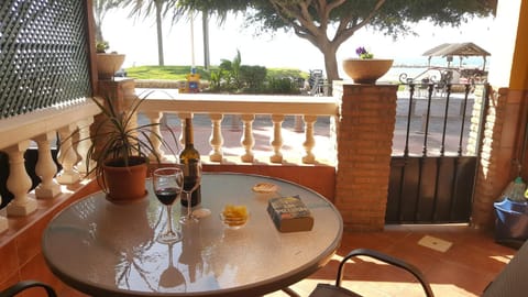 Balcony/Terrace, Beach, On site, Sea view, Street view