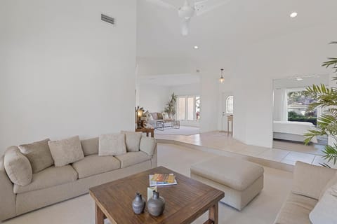 Serene waterfront home with pool, spa, and water view House in Marco Island