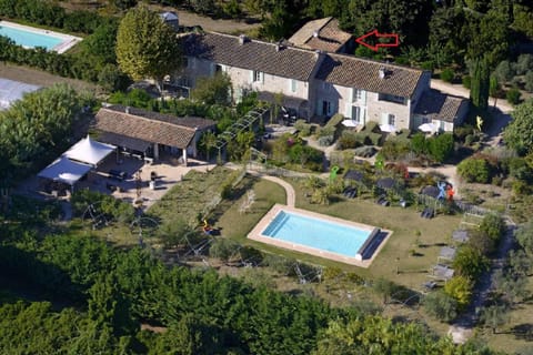 MAS DES FIGUES -très calme- Certifié Biologique FRBio10-Parc Naturel écologique vivant- piscine 12x6-Copieux brunch paysan méditerranéen du jardin cuisine maison huile d'olive-Agritourisme-Alpilles-Saint Rémy de Provence- du 30 avril au 20 septembre 2026- Bed and Breakfast in Saint-Remy-de-Provence