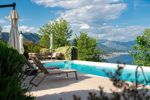 Day, Swimming pool