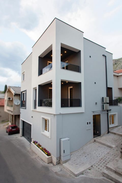 Property building, Facade/entrance, Street view