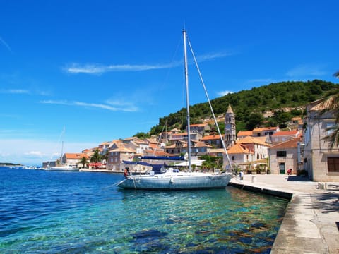 Property building, Neighbourhood, Location