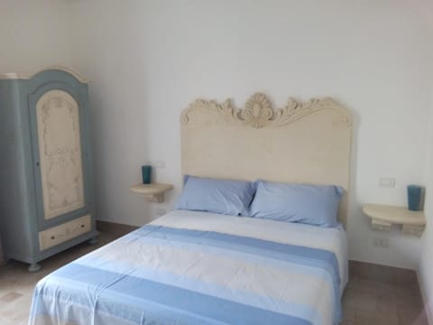 Bed, Photo of the whole room, Decorative detail